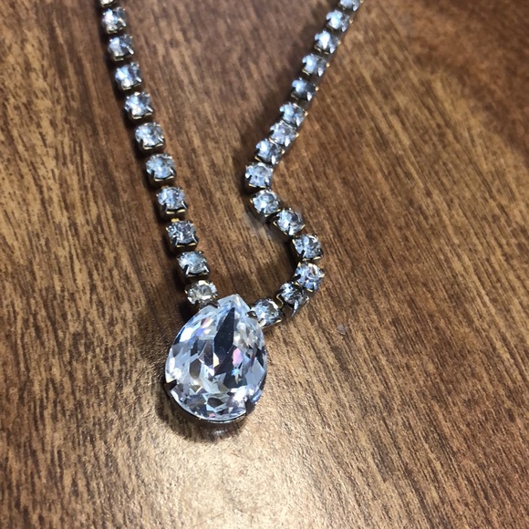 18” Beautiful Rhinestone Necklace - Picture 3 of 15